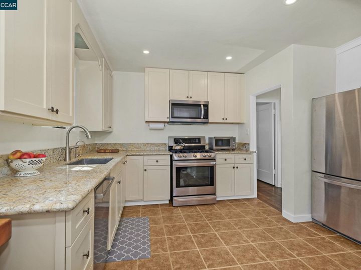 3241 Liese Ave, Oakland, CA | Allendale. Photo 12 of 25