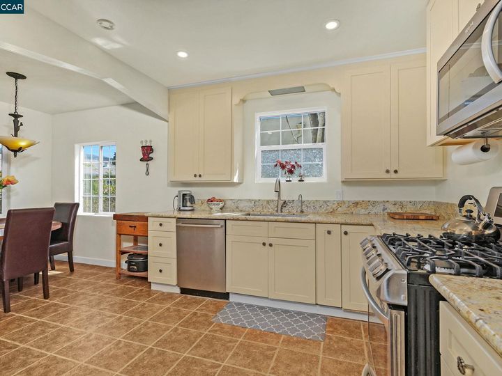3241 Liese Ave, Oakland, CA | Allendale. Photo 8 of 25