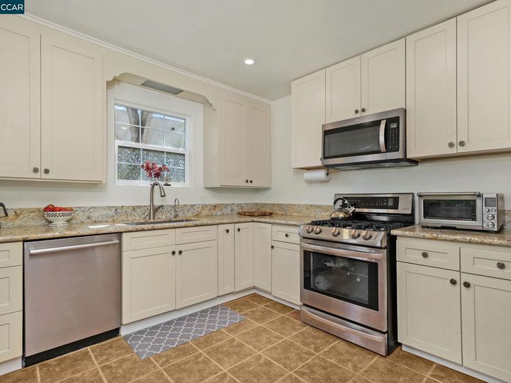 3241 Liese Ave, Oakland, CA | Allendale. Photo 10 of 25