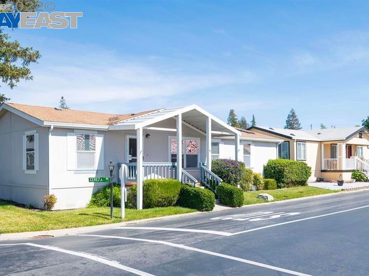 3263 Vineyard Ave, Pleasanton, CA | Vineyard Estates. Photo 14 of 25