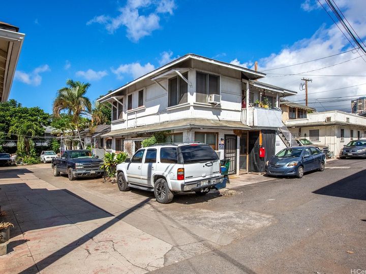 37 Kauilia St Honolulu HI Multi-family home. Photo 4 of 5