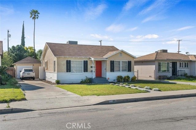 39 Myrtle St, Bakersfield, CA | . Photo 3 of 25