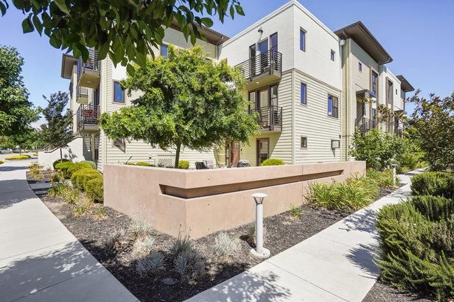 419 Franklin Pkwy, San Mateo, CA, 94403 Townhouse. Photo 2 of 53