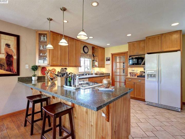 4416 James Ave, Castro Valley, CA | Upper Redwood. Photo 10 of 25