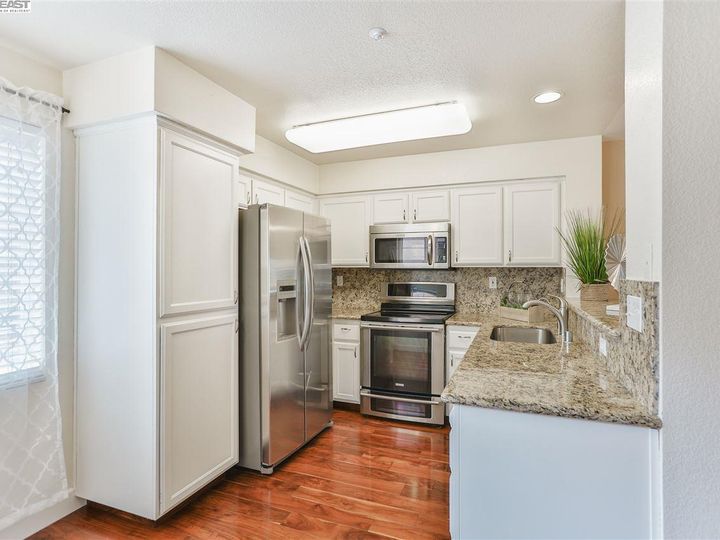 4842 Central Pkwy #80, Dublin, CA, 94568 Townhouse. Photo 9 of 26