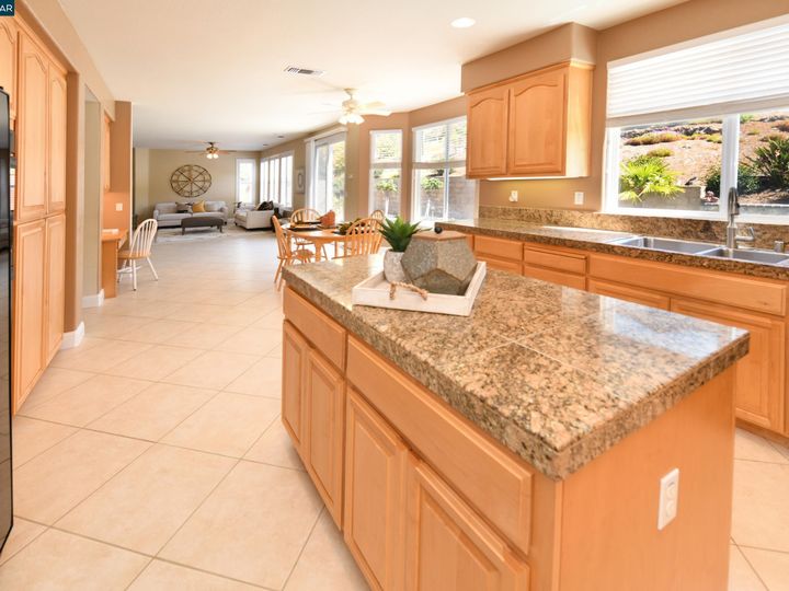 5391 Fernbank Dr, Concord, CA | Crystal Ranch. Photo 13 of 59