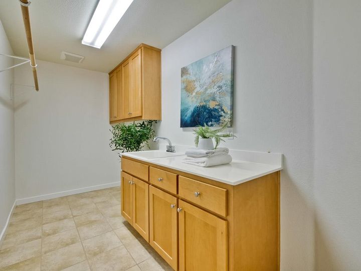 557 Molucca Ter, Sunnyvale, CA, 94089 Townhouse. Photo 28 of 40