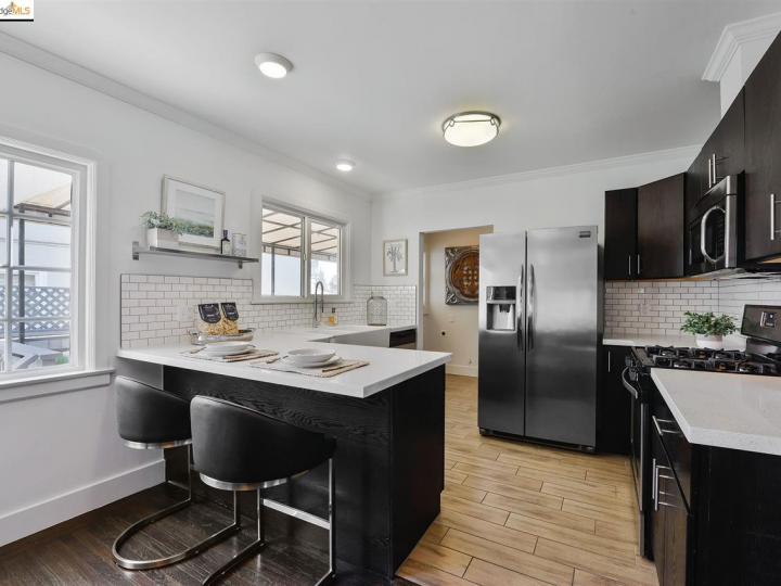 5821 Fleming Ave, Oakland, CA | Mills Gardens. Photo 15 of 38