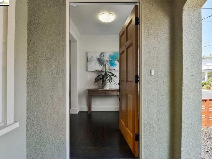 5821 Fleming Ave, Oakland, CA | Mills Gardens. Photo 6 of 38