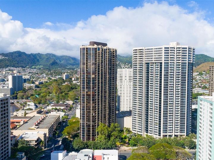 Honolulu Tower condo #3010. Photo 20 of 25