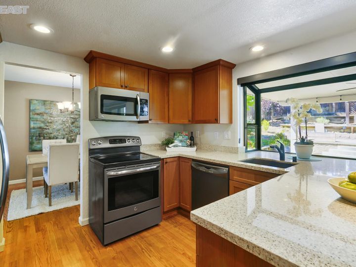 6000 Slopeview Ct, Castro Valley, CA | Columbia. Photo 12 of 50