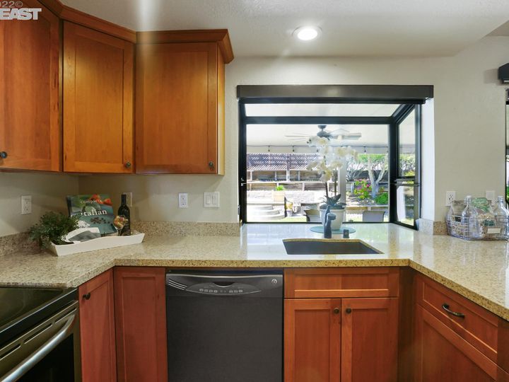 6000 Slopeview Ct, Castro Valley, CA | Columbia. Photo 10 of 50