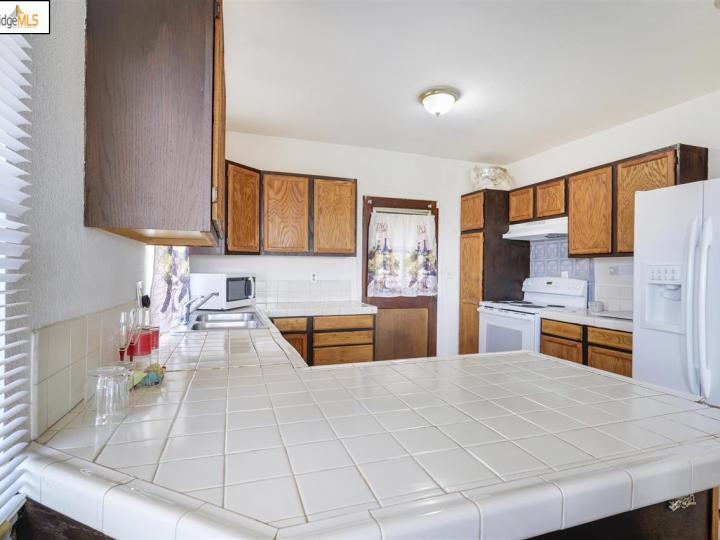 6208 Outlook Ave, Oakland, CA | Millsmont Area. Photo 11 of 33