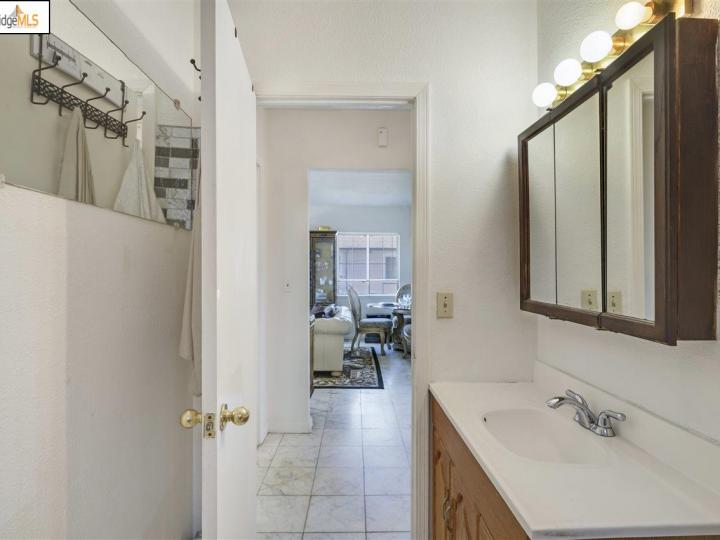 6208 Outlook Ave, Oakland, CA | Millsmont Area. Photo 16 of 33