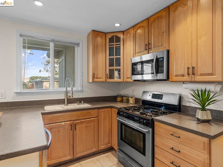 621 Larchmont Dr, Daly City, CA | . Photo 21 of 56