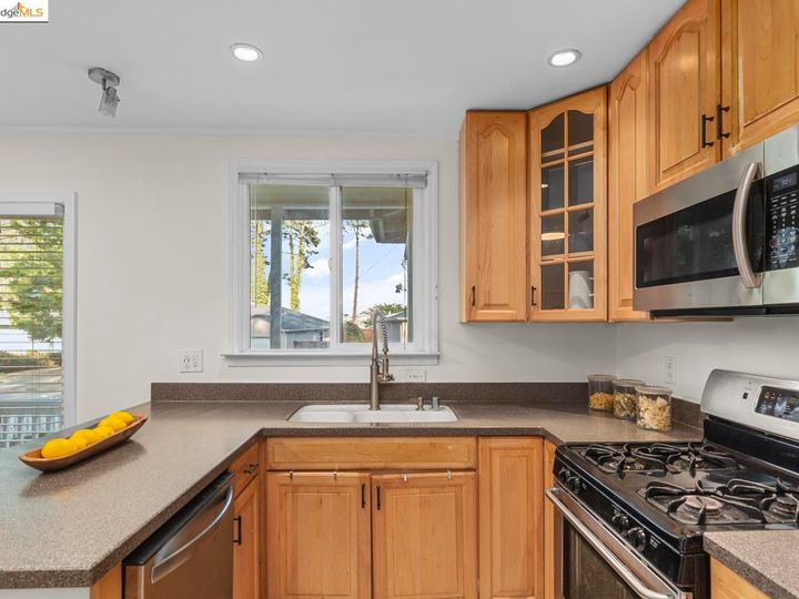 621 Larchmont Dr, Daly City, CA | . Photo 22 of 56