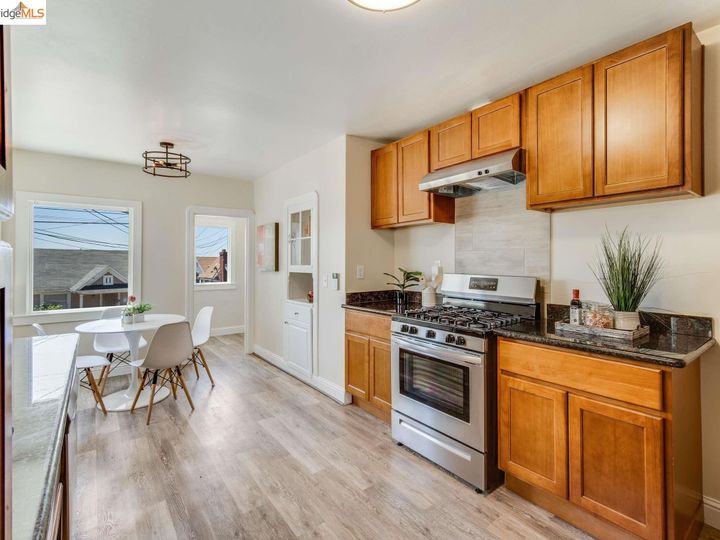 7644 Ney Ave, Oakland, CA | Eastmont Hills. Photo 14 of 32