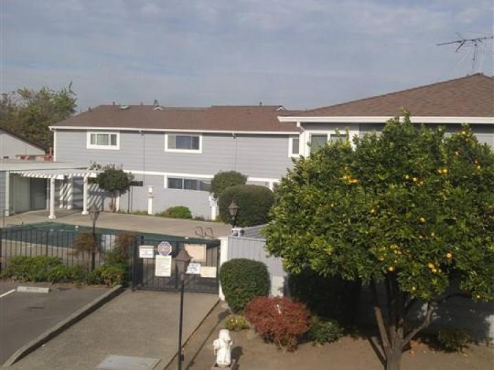 766 Woodgate  Dr, San Leandro, CA, 94579 Townhouse. Photo 3 of 30