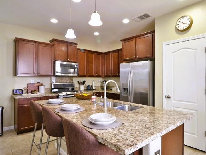 7710 Curry Dr, Gilroy, CA | . Photo 5 of 42