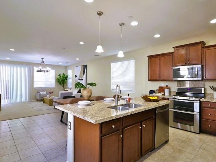 7710 Curry Dr, Gilroy, CA | . Photo 9 of 42