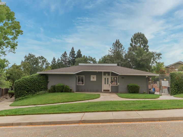 7795 Olive Dr, Pleasanton, CA | Oak Hills. Photo 31 of 32