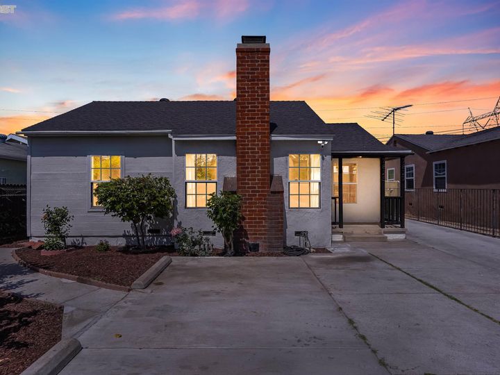 7825 Simpson Ave, North Hollywood (los Angeles), CA | . Photo 1 of 41