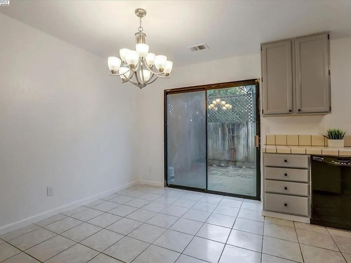 801 Nash Rd #I-3, Hollister, CA, 95023 Townhouse. Photo 10 of 26