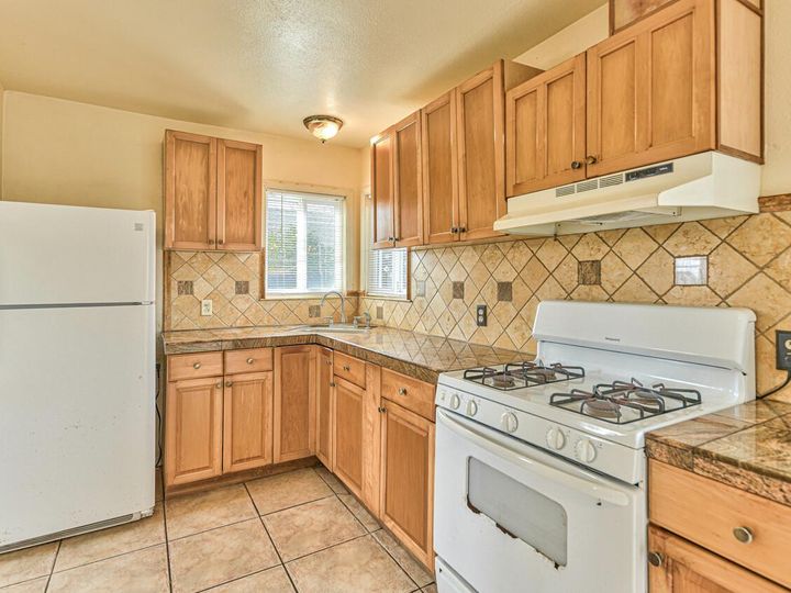81 Russell Rd, Salinas, CA | . Photo 11 of 28