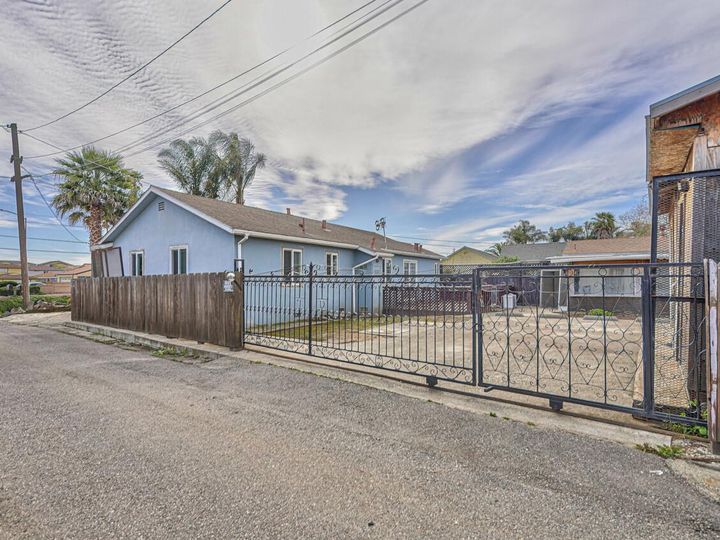 81 Russell Rd, Salinas, CA | . Photo 4 of 28