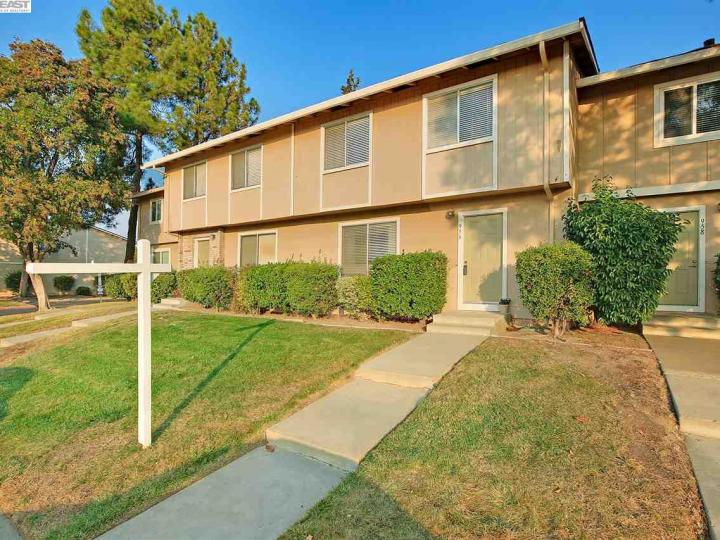 956 Dolores, Livermore, CA, 94550 Townhouse. Photo 2 of 32