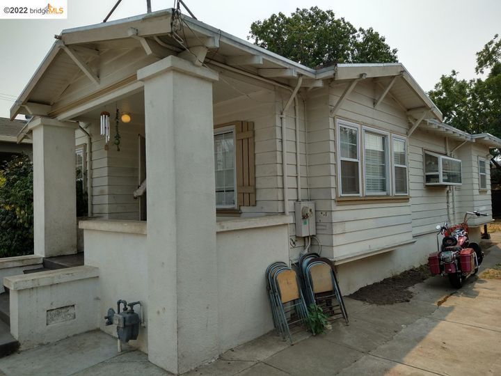 9841 Holly Oakland CA Home. Photo 2 of 34