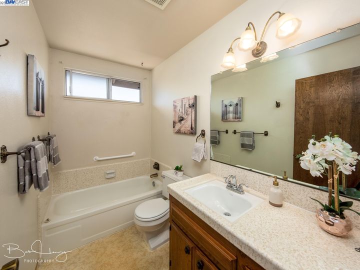 987 Placer Ave, Manteca, CA | Raymus Manor. Photo 23 of 32