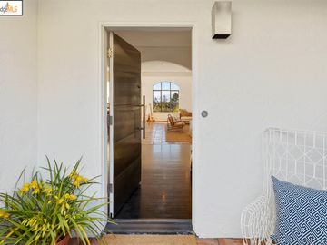 1061 Sterling Ave, Berkeley, CA | North Cragmont. Photo 4 of 40