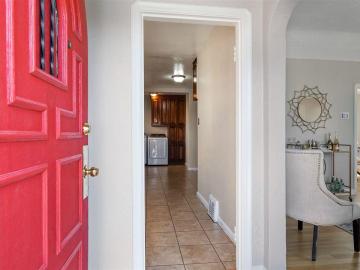 10626 Beverly Ave, Oakland, CA | Durant Manor. Photo 6 of 34