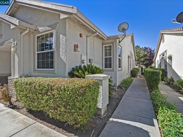 1430 Kent Pl Brentwood CA Multi-family home. Photo 4 of 23