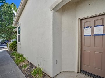 1430 Kent Pl Brentwood CA Multi-family home. Photo 5 of 23