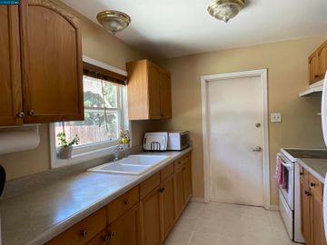 1487 Willcrest Dr, Concord, CA | Newhall Village. Photo 4 of 13