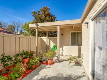 151 Mission Dr, East Palo Alto, CA, 94303 Townhouse. Photo 4 of 38