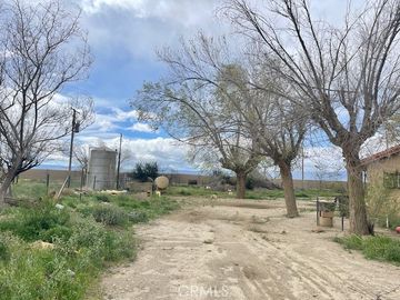 15981 Gaskell Rd, Rosamond, CA | . Photo 3 of 18