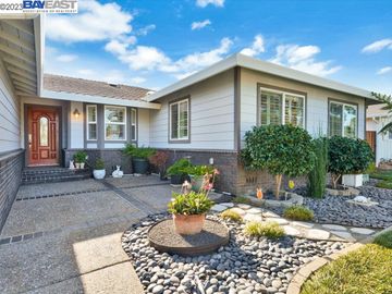 2032 Country Dr, Fremont, CA | Parkmont. Photo 4 of 57