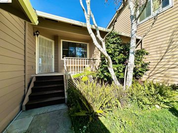 222 Manuel Ct, Bay Point, CA, 94565 Townhouse. Photo 3 of 49