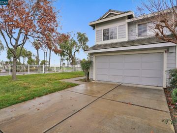 25 Pelican Ct, Pittsburg, CA, 94565 Townhouse. Photo 2 of 47