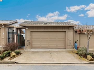 30 Starview Dr, Oakland, CA, 94618 Townhouse. Photo 4 of 52