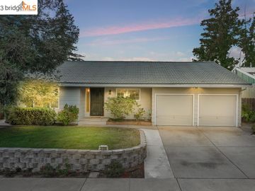 3130 View Dr, Lone Tree Meadow, CA