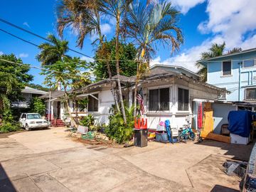 37 Kauilia St Honolulu HI Multi-family home. Photo 3 of 5