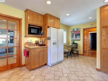 4416 James Ave, Castro Valley, CA | Upper Redwood. Photo 5 of 25