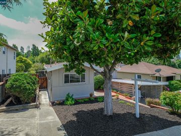525 Sonoma Ave, Rodeo, CA | Rodeo Hills. Photo 3 of 24