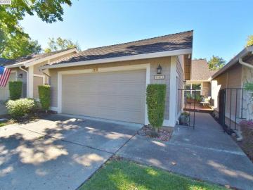 543 Silver Lake Dr, Danville, CA, 94526 Townhouse. Photo 2 of 40