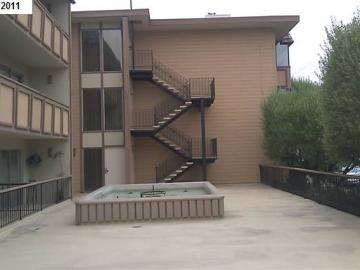 567 Oakland Ave unit #208, Lower Pied Ave, CA