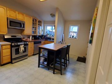 608 58th St, Oakland, CA | North Oakland. Photo 2 of 24